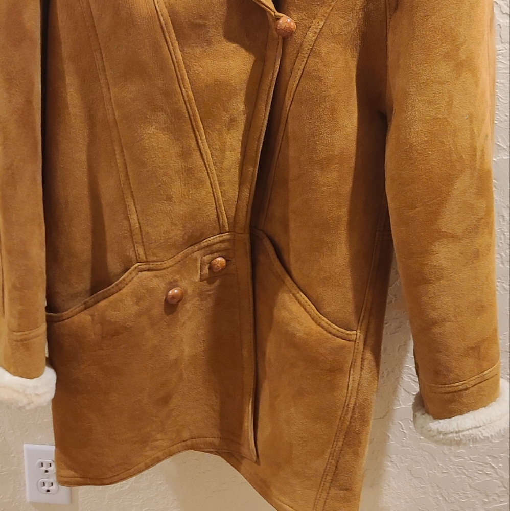 Leather coat, shepra lined. Sz XL. Not worn many times. Like new! Brown  S&H 30.